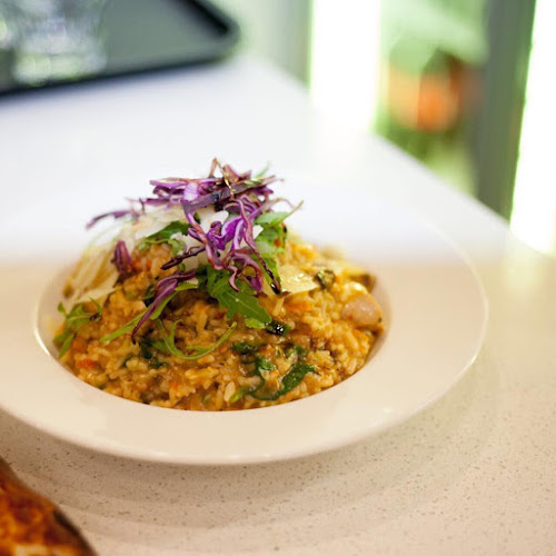 Roza’s Kitchen - Pizza, Burgers, Pasta - Southbank