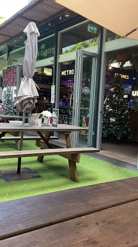 Comentarii opinii despre Metro St James