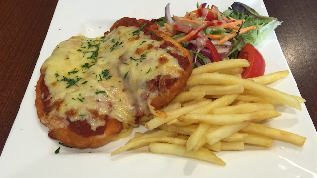 Ball Court Hotel - Sunbury