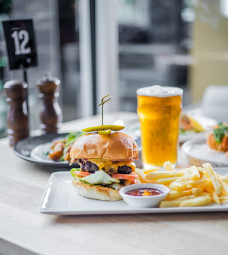 Opinii despre The Phoenix Hotel în Point Cook - Hospitality and gastronomy