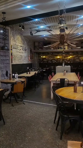 Opinii despre Love Italy Restaurant & Bar - Surfers Paradise Beach în Surfers Paradise - Hospitality and gastronomy