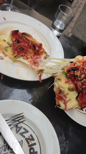 Opinii despre Remy's - Deep Dish Pizza & Bar în Adelaide - Hospitality and gastronomy