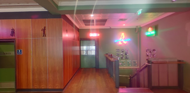 Comentarii opinii despre Universal Bar