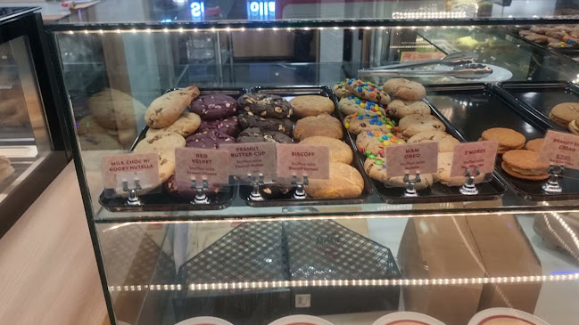 Opinii despre Mrs. Fields Belconnen Westfield în Belconnen - Hospitality and gastronomy