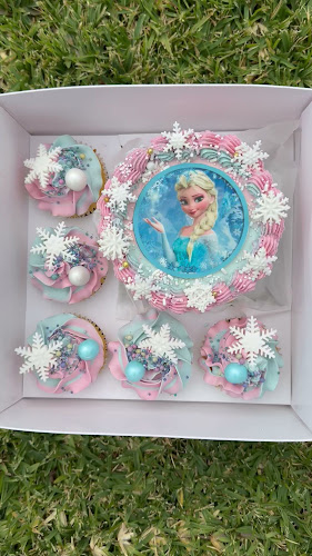 Opinii despre Over The Rainbow Cakes în Lennox Head - Hospitality and gastronomy