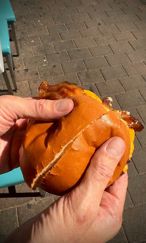 Batch Burgers - Hospitality and gastronomy