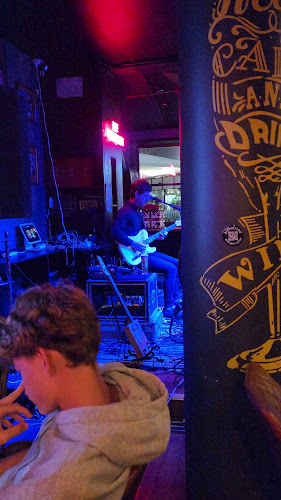 Opinii despre Den Devine Restaurant & Music Hall în Broadbeach - Hospitality and gastronomy