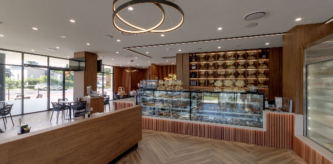 Profiterole Patisserie Mays Hill - Hospitality and gastronomy