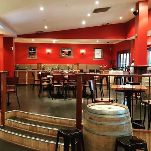 Ball Court Hotel - Sunbury