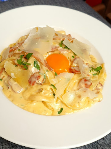 Roza’s Kitchen - Pizza, Burgers, Pasta