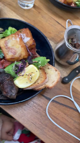 King Of The Castle Cafe - Hospitality and gastronomy