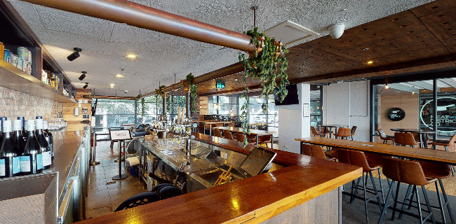 Henley's Bar & Kitchen