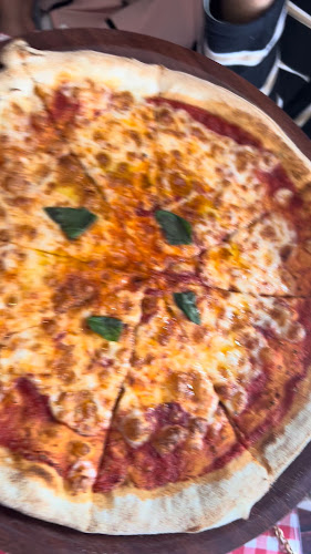 Opinii despre Whistler Street Pizza Manly în Manly - Hospitality and gastronomy