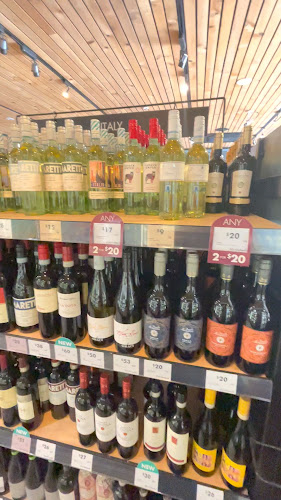 Vintage Cellars Spring Hill - Hospitality and gastronomy