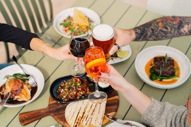 Opinii despre Runaway Bay Tavern în Runaway Bay - Hospitality and gastronomy