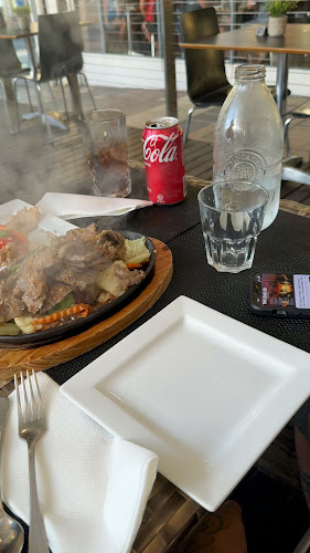 Opinii despre Ban Thai Bar and Restaurant în Gladstone Central - Hospitality and gastronomy