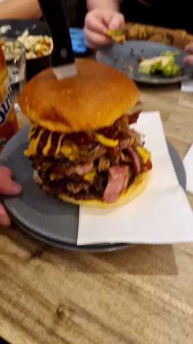 Opinii despre Monroe's Burgers & Beers în Melbourne - Hospitality and gastronomy