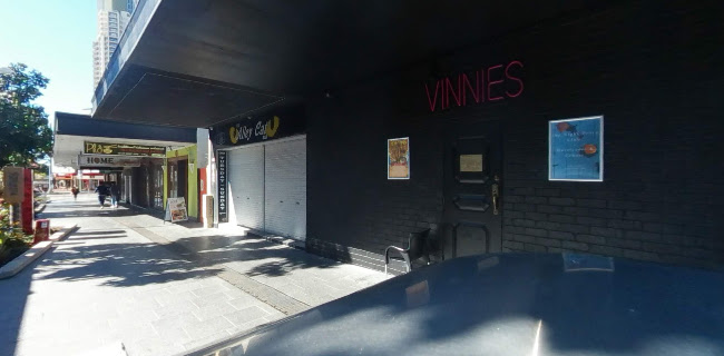 VINNIES DIVE BAR