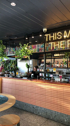 Henley's Bar & Kitchen