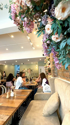 FLOVIE FLORIST CAFE - Hospitality and gastronomy