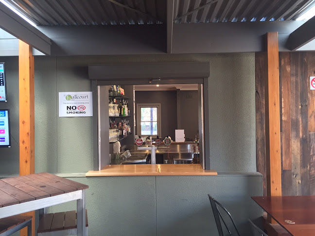 Comentarii opinii despre Ball Court Hotel