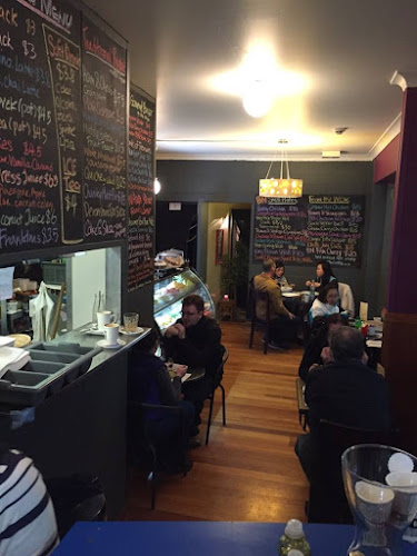 Opinii despre Basil Nut Cafe & Restaurant Katoomba în Katoomba - Hospitality and gastronomy