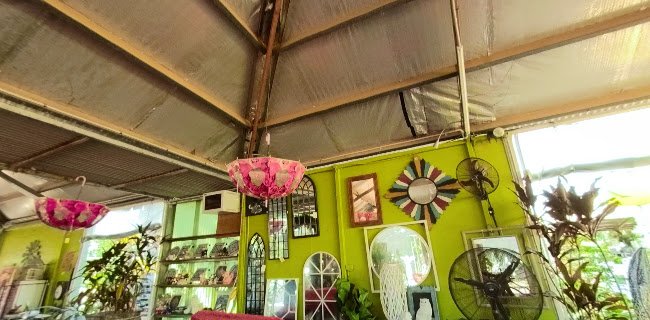 Estelle's Cafe in the Gardens