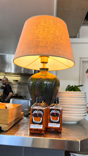 Comentarii opinii despre NOA Eat Drink Share