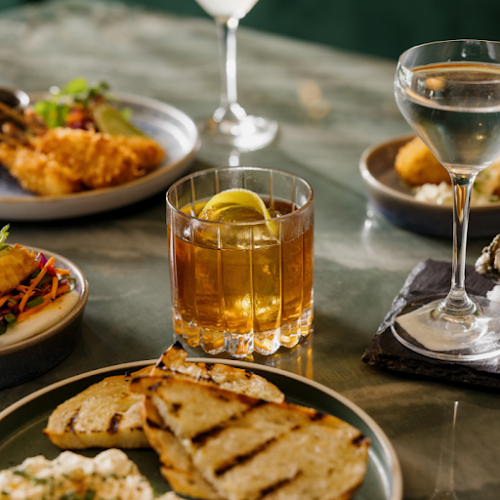 Pearls Bar - Main Beach