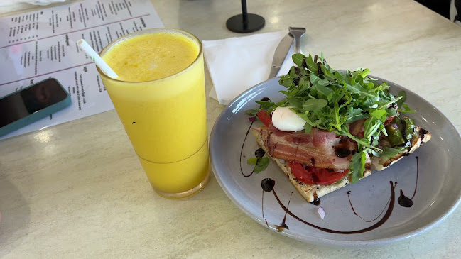 Opinii despre Montmartre By The Sea în Surfers Paradise - Hospitality and gastronomy