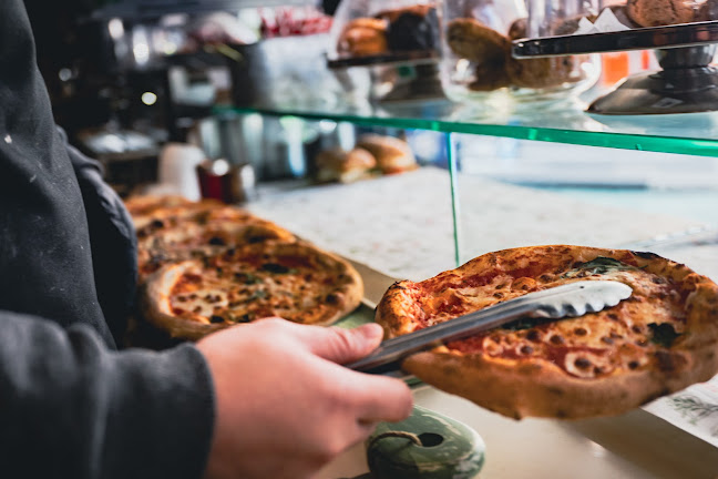 Comentarii opinii despre Macchiato Wood Fire Pizza and Coffee Roasters