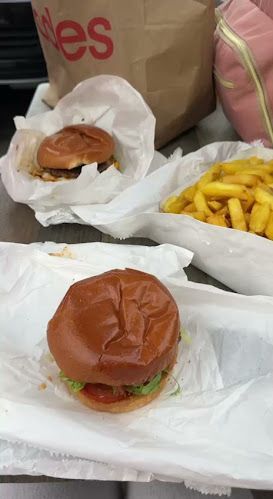 Opinii despre By The Sea Fish n Chips & Burgers în Kiama - Hospitality and gastronomy