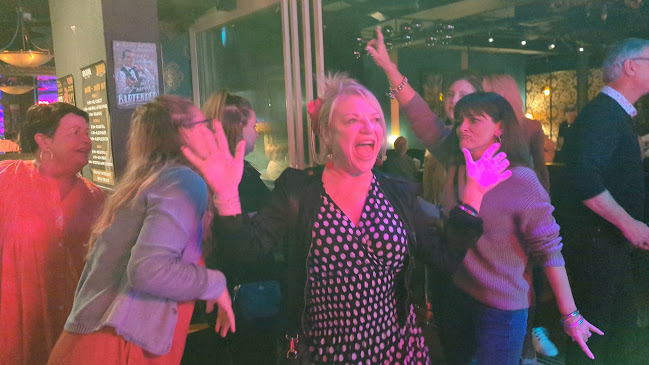 Comentarii opinii despre Den Devine Restaurant & Music Hall