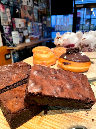 Comentarii opinii despre Next Door Deluxe Coffee