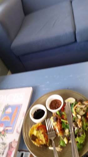 Opinii despre Moon Lily Kitchen and Cakes în Beaconsfield - Hospitality and gastronomy