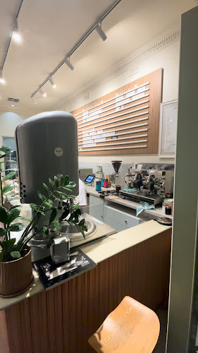 Bottega Gelateria - Hospitality and gastronomy