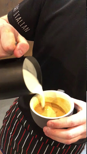 Love Italy Restaurant & Bar - Surfers Paradise Beach - Hospitality and gastronomy