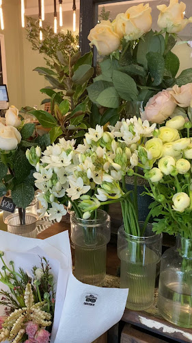 Comentarii opinii despre FLOVIE FLORIST CAFE