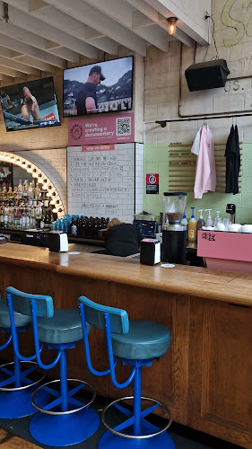 Comentarii opinii despre His Boy Elroy