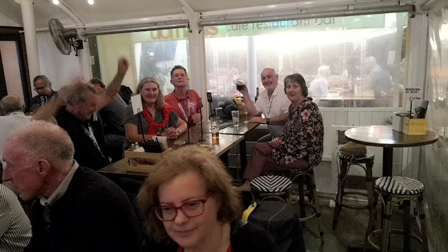 Opinii despre Mano's Tedder Avenue în Main Beach - Hospitality and gastronomy