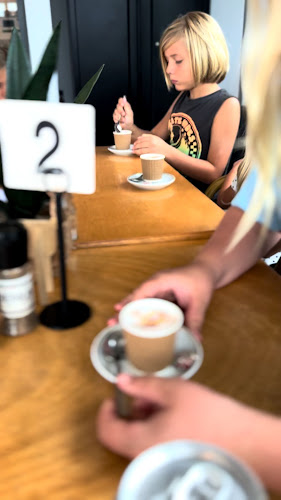 Opinii despre Avenue Cafe Mackay în North Mackay - Hospitality and gastronomy