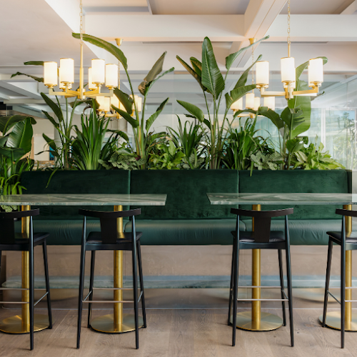 71 Seaworld Dr, Main Beach QLD 4217