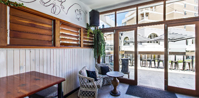 Rhonda's Bar & Restaurant - Hospitality and gastronomy