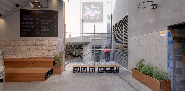 Comentarii opinii despre The Standard