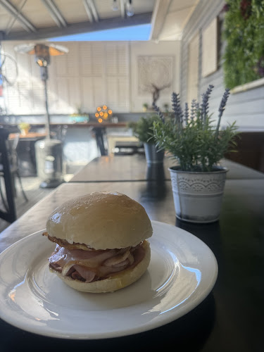 @81 Coffee & Thai Restaurant - Hospitality and gastronomy