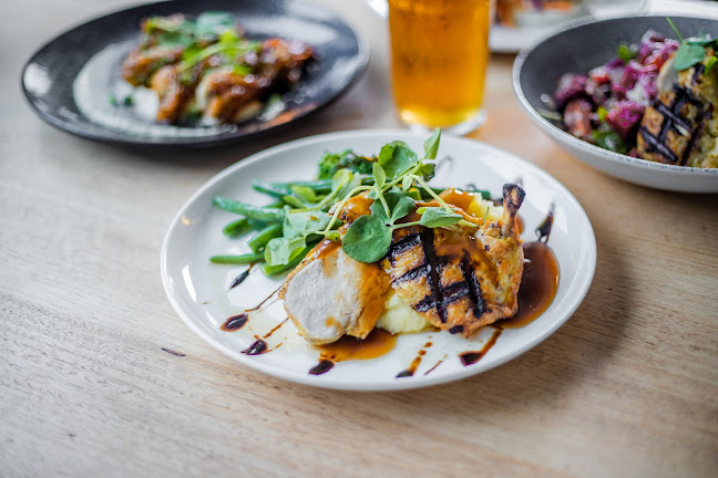 The Phoenix Hotel - Point Cook