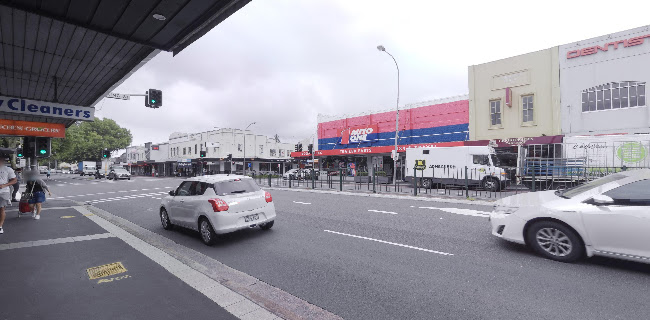 Zio Pino Pizzeria - Hospitality and gastronomy