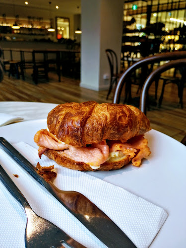 Comentarii opinii despre Johnston & Miller