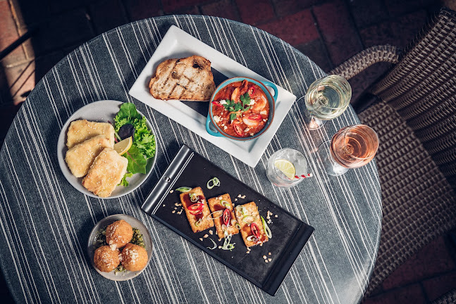 Avenues Café & Bar - Stepney