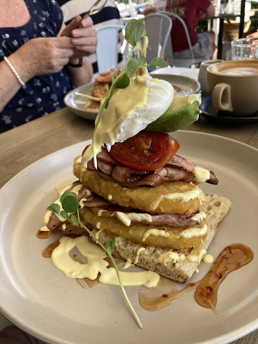 Cafe Gold Coast - Labrador